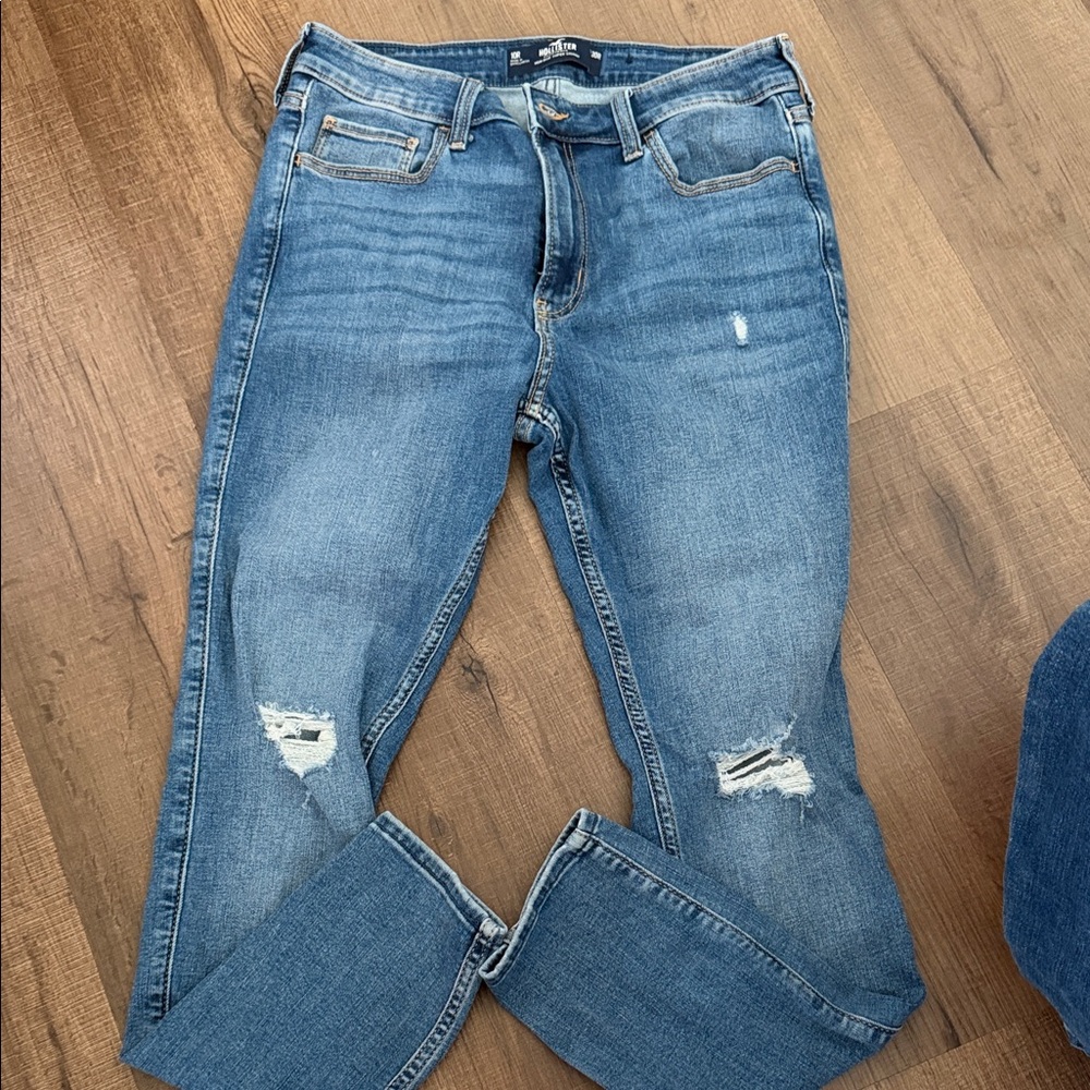 Hollister Women’s Distressed Blue Skinny Jeans
